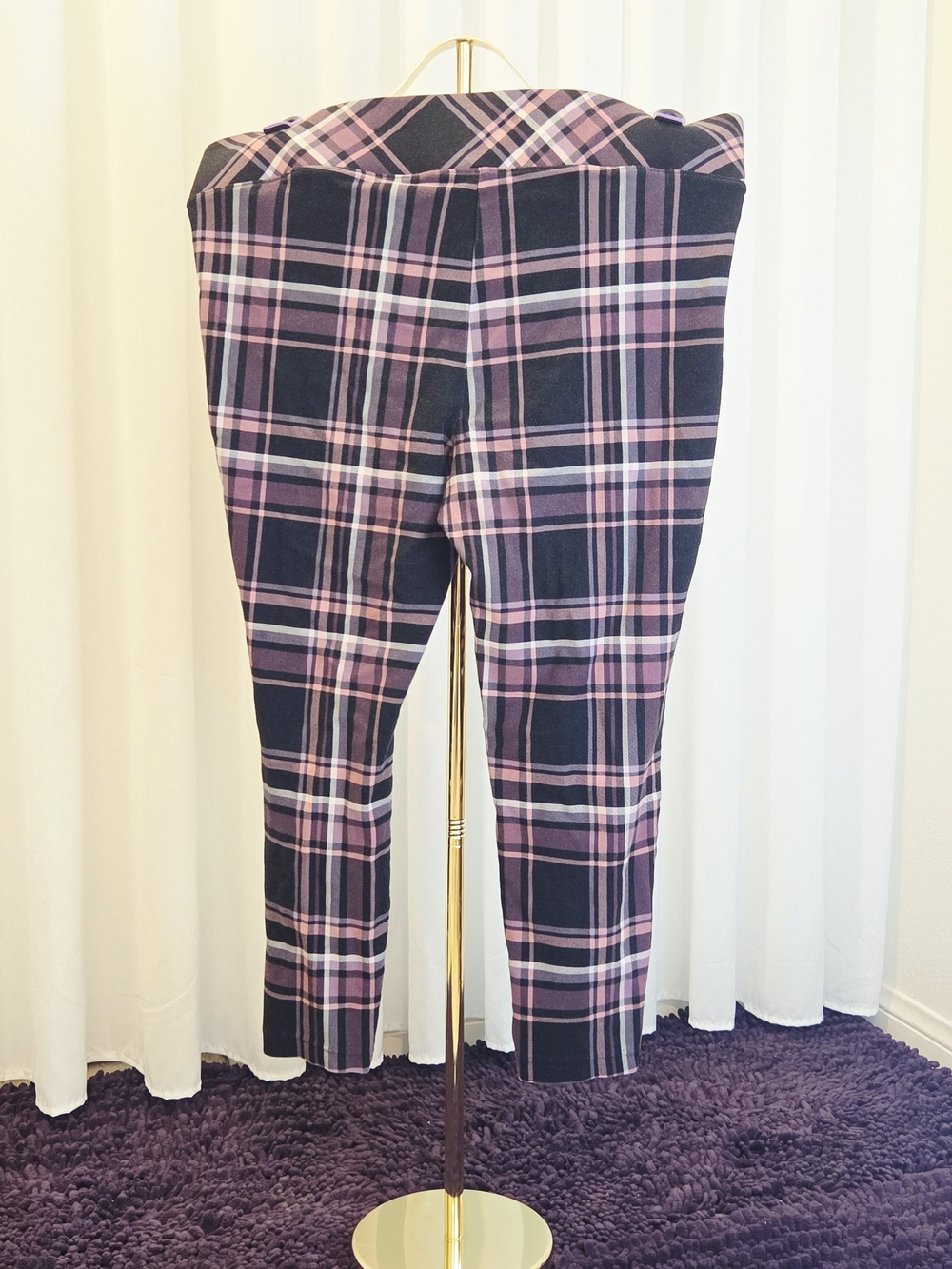 Torrid Pixie Pant Plaid Black & Pink Size 3R Very Good [10175] - Picture 2 of 4